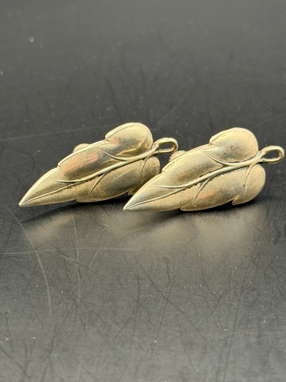 Vintage sterling Silver Screw Backed Leaf Earrings
